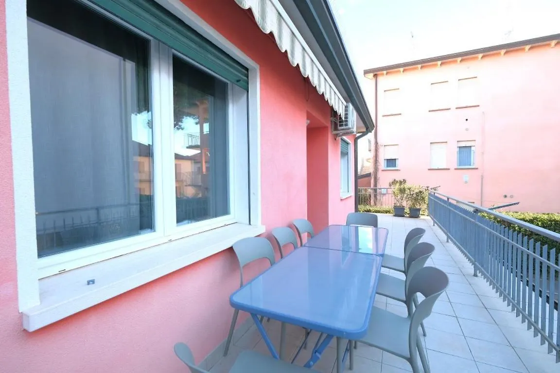 Casa Rossa Tre Camere In Centro Lido di Jesolo Lägenhet