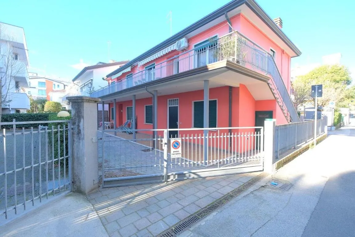Casa Rossa Tre Camere In Centro Lido di Jesolo 0*,