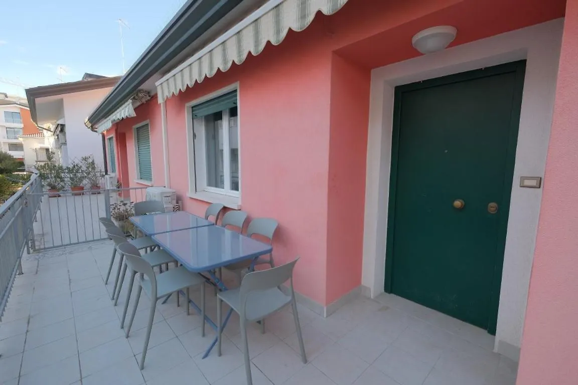 Casa Rossa Tre Camere In Centro Lido di Jesolo