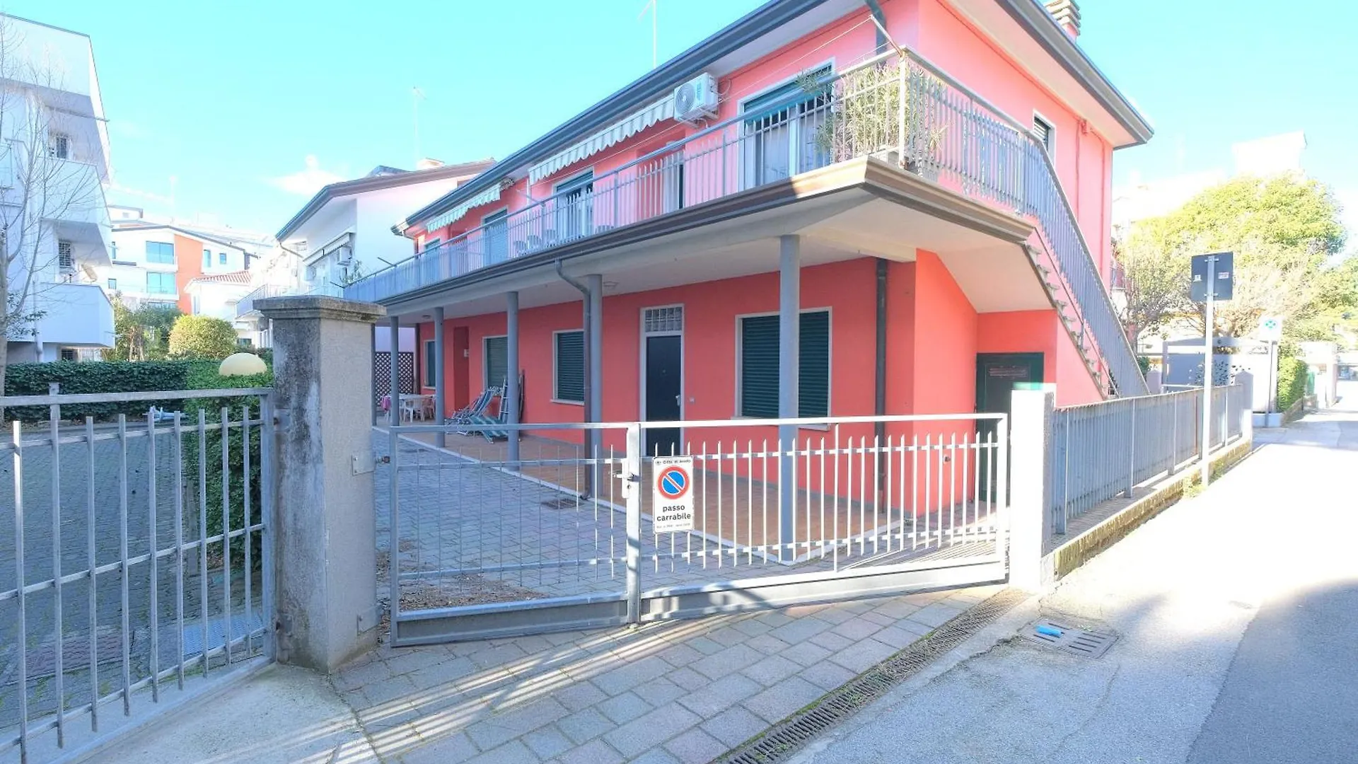 Casa Rossa Tre Camere In Centro Lido di Jesolo Italien