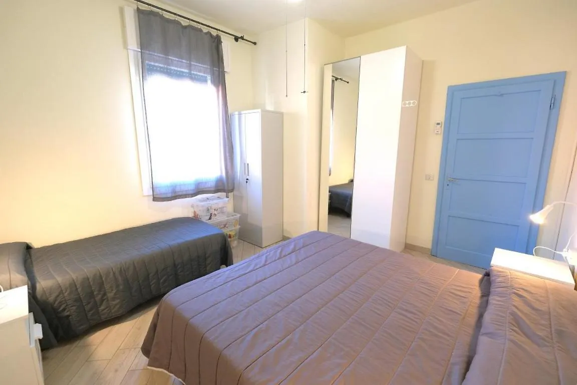 Casa Rossa Tre Camere In Centro Lido di Jesolo Lägenhet